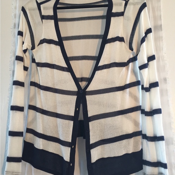 Designer fashion.See all details:poshmark.ca/closet/webzy. Unique and el… - Picture 9 of 15